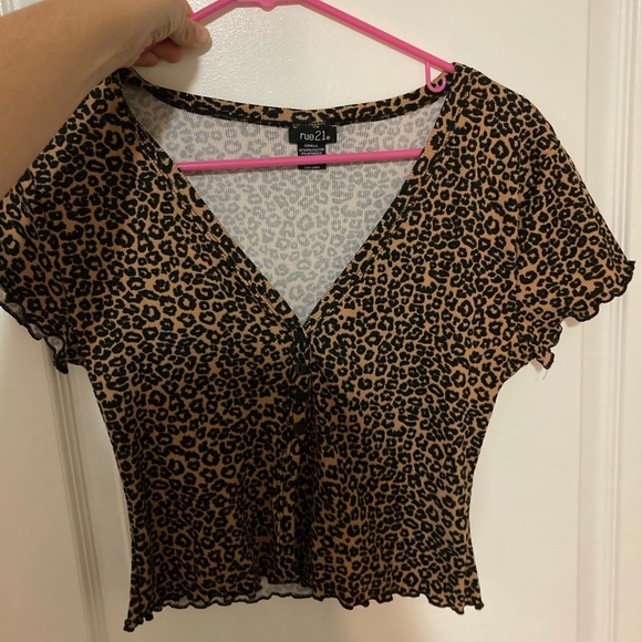Rue21 leopard print crop top, size small - Picture 2 of 3